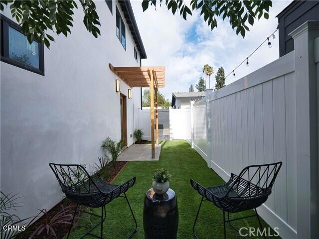 Building Photo - 7219 Fallbrook Ave