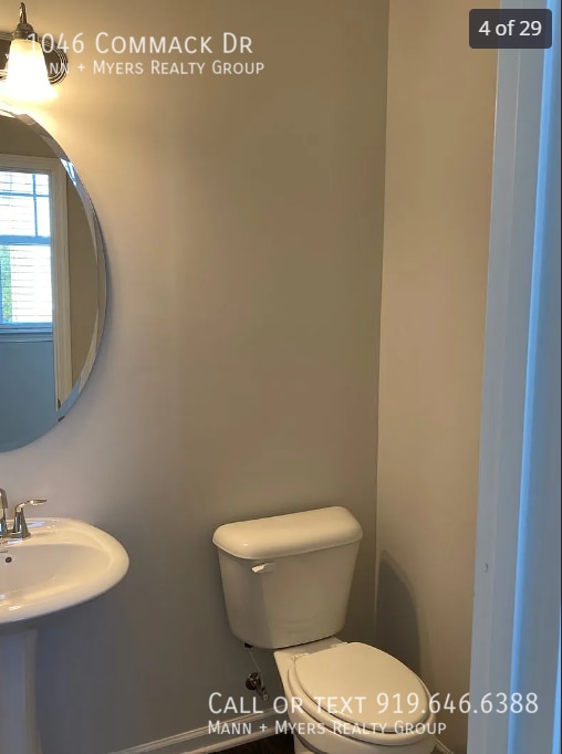 Building Photo - 1046 Commack Dr