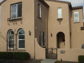 Building Photo - San Ramon Gale Ranch Townhouse 3BD/2.5BA with 4th Room for Office Loft! Community Pool Included!