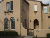 Building Photo - San Ramon Gale Ranch Townhouse 3BD/2.5BA with 4th Room for Office Loft! Community Pool Included!