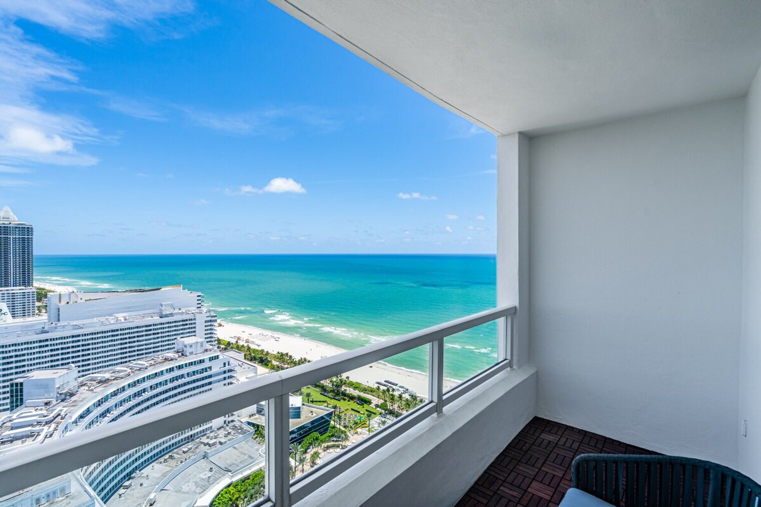 Building Photo - 4385 Collins Ave