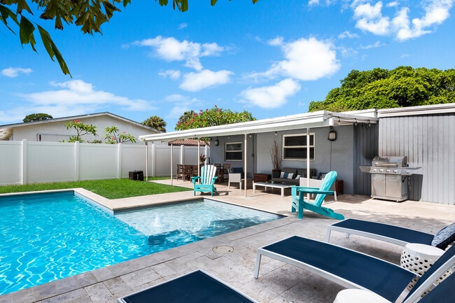 Building Photo - 2012 SW 4th Ave