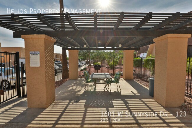 Building Photo - 1601 W Sunnyside Dr