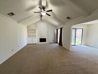 Building Photo - 2 bed 2 bath Duplex in Union School District with Large Living Room.