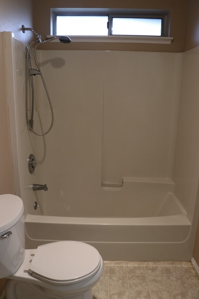 Building Photo - 3 Bed 2.5 Bath House In Leschi