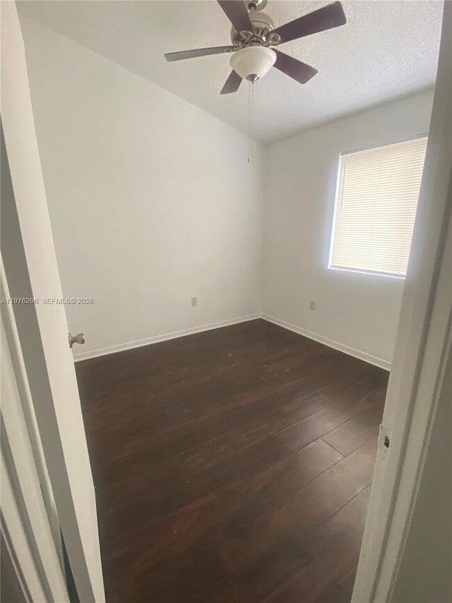 Building Photo - 6245 SW Kendale Lakes Cir