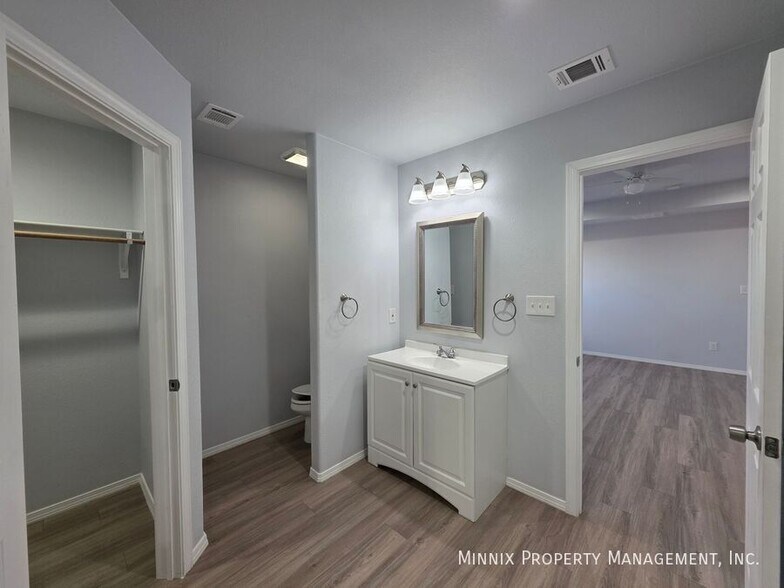 Building Photo - 1647 Wrigley Dr