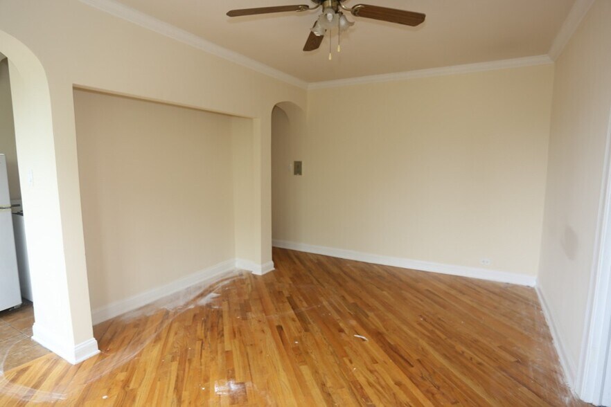 Building Photo - 4619 N Paulina St