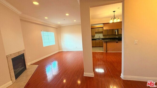 Building Photo - 421 E Santa Anita Ave