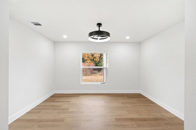 Building Photo - 1623 Espejo St SE