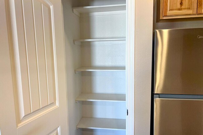 Building Photo - 1301 E 16th St