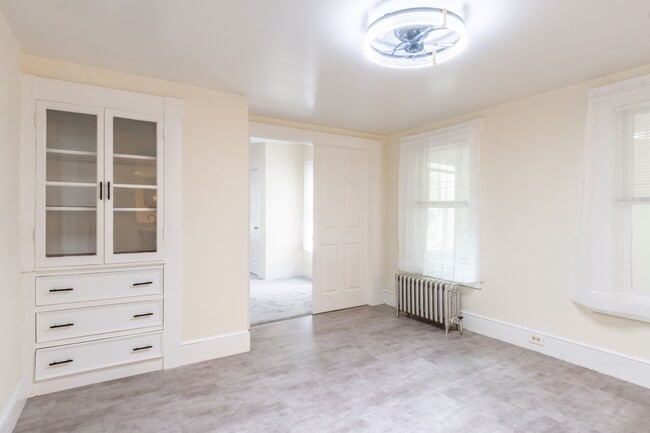 Building Photo - 179 Chestnut St