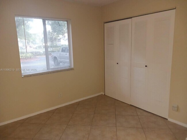 Building Photo - 300 Gardens Dr