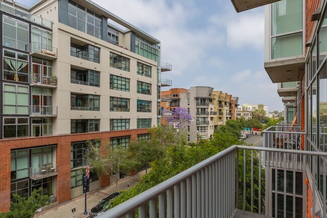 Building Photo - 2 bedroom 2 story East Village loft at Fah...