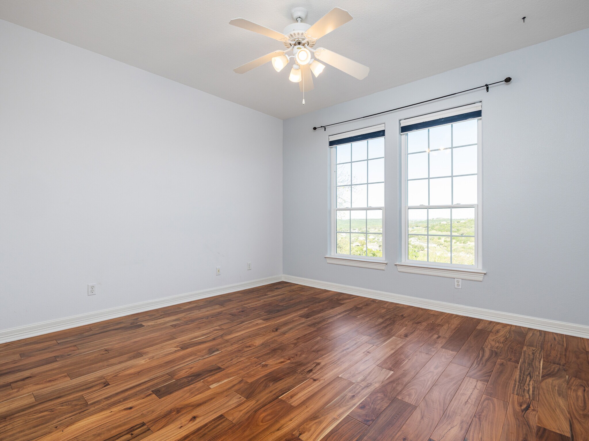 Building Photo - 9805 Big View Dr