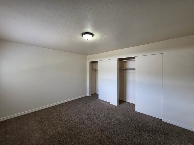 Building Photo - 305 W 1800 S