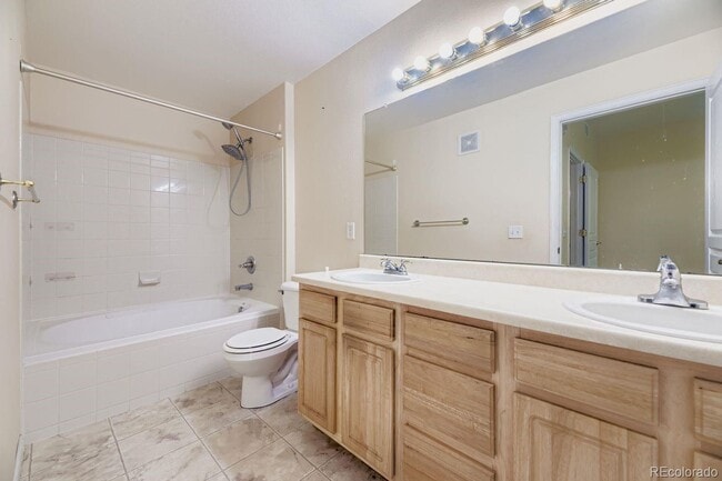 Building Photo - Bright and open three bedroom two full bat...