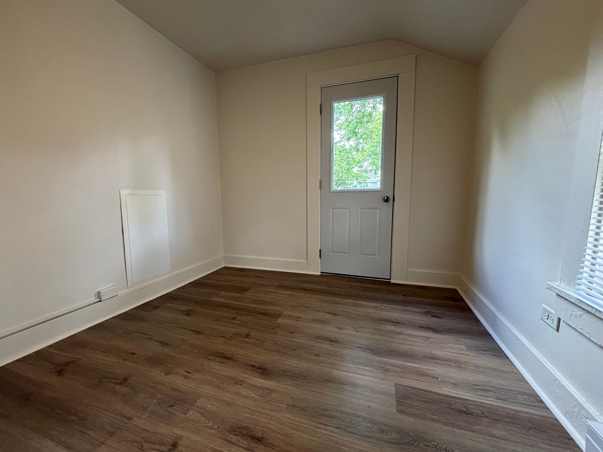 Bedroom - 644 Galloway St
