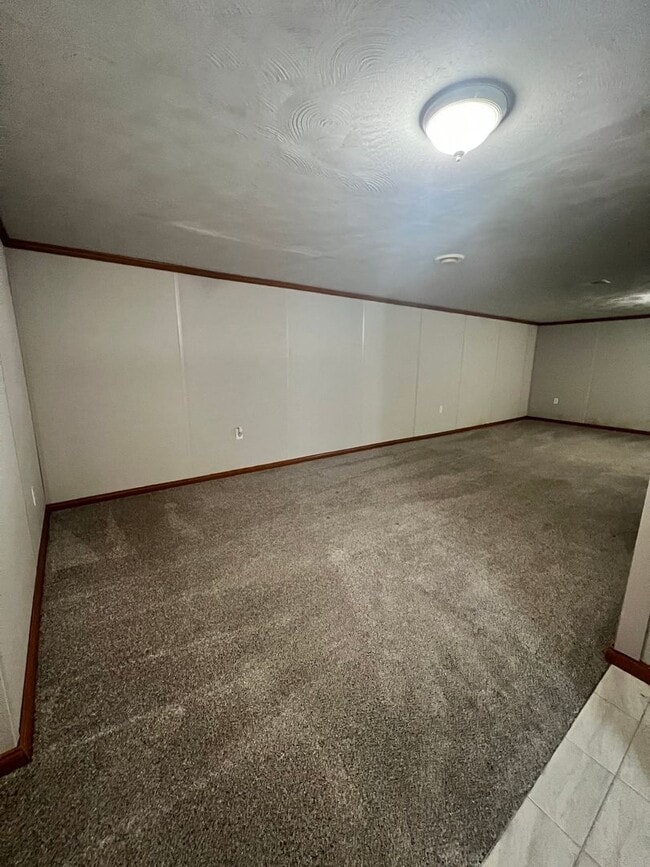 Building Photo - Basement apartment