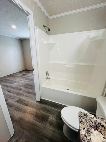 Building Photo - 9356 River Dr