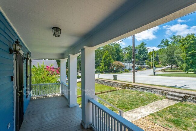 Building Photo - 1420 Hixson Pike