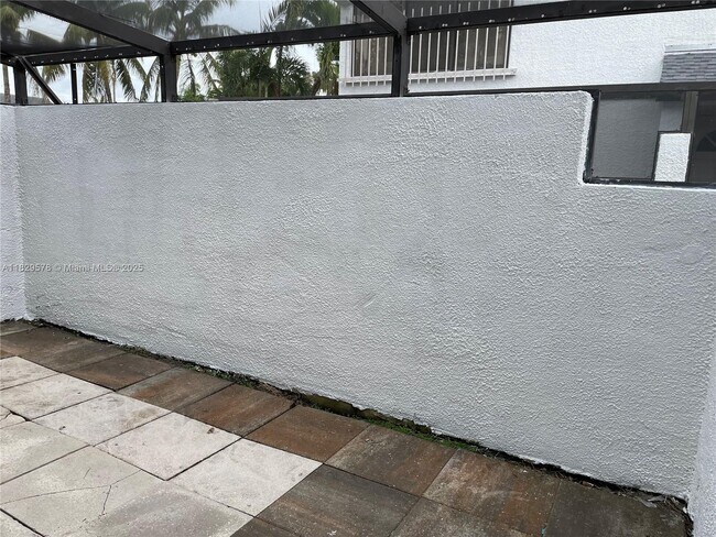 Building Photo - 15825 SW 90th Ct
