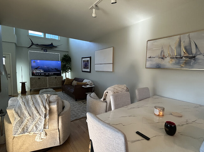 Building Photo - 4577 Madison Ave