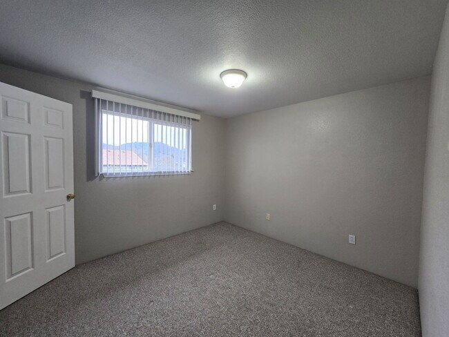 Building Photo - 110 NE Atkinson Ct