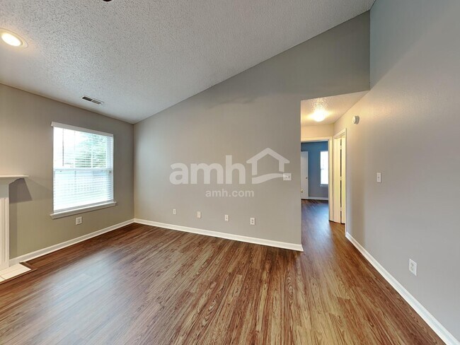 Building Photo - 17317 Pine Wood Ln