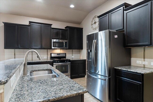 Building Photo - 642 Irvin Dr