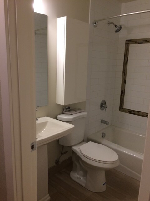 Building Photo - Modern Remodel Spacious 2BD University Par...