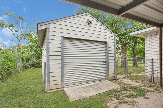 Building Photo - 1014 Robinson St