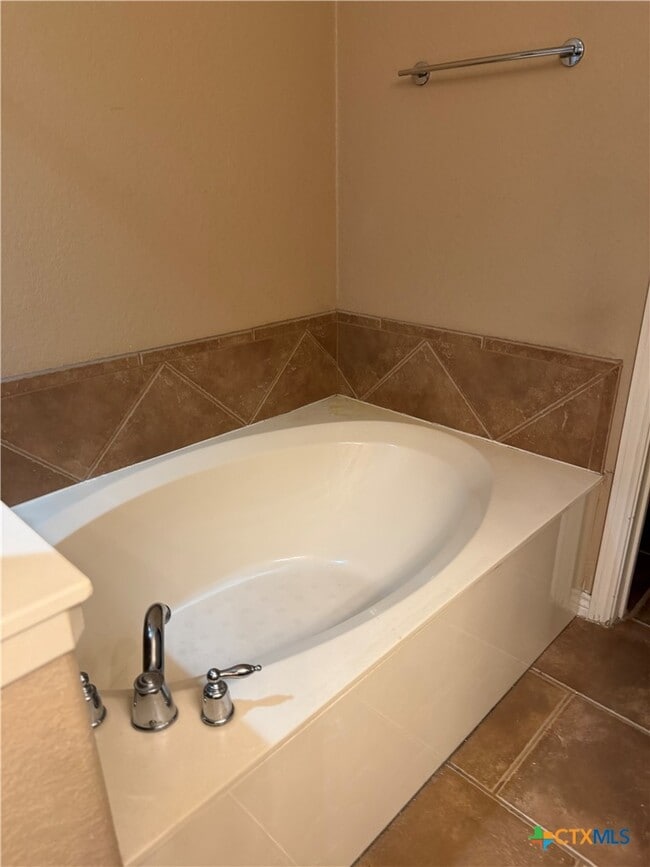 Building Photo - 3021 Pine Valley Dr