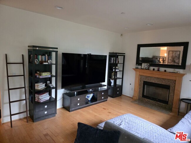 Building Photo - 4936 Beloit Ave