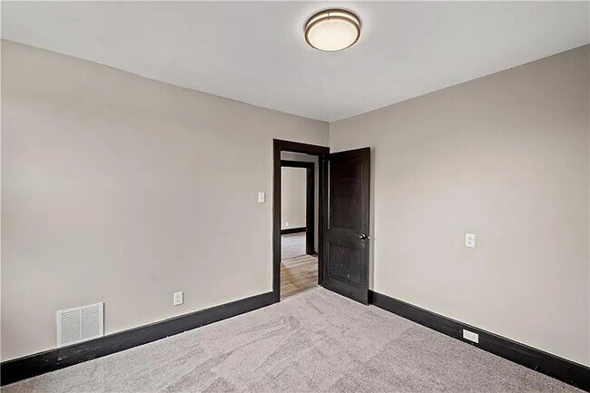 Building Photo - 61 Mainsgate St