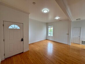 Building Photo - 2068 McAllister St