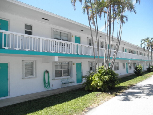 Building Photo - 640 NE 6th Ct