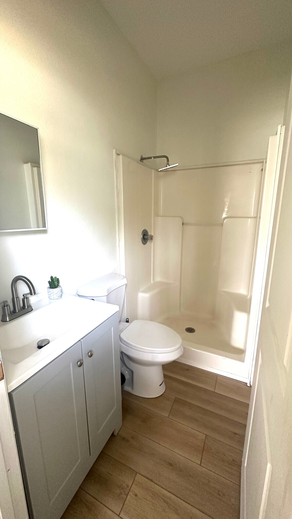 Master bathroom - 4949 17th St