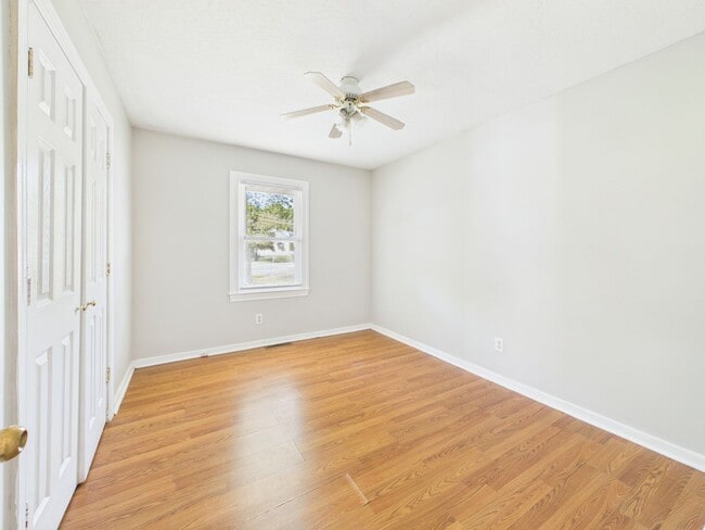 Building Photo - 835 Winnetka Ave