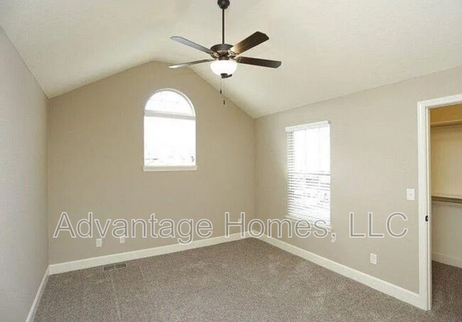 Building Photo - 2176 SW Timbertrace Ln