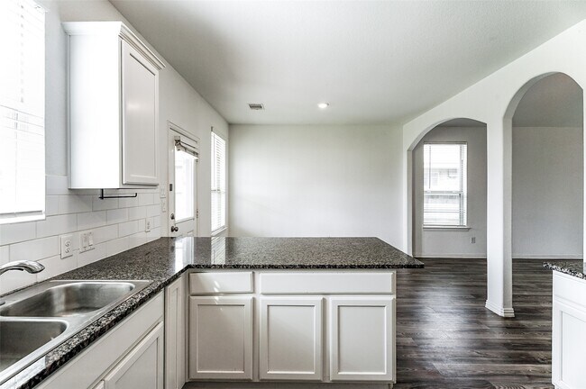 Building Photo - 9011 Beacon Mill Dr