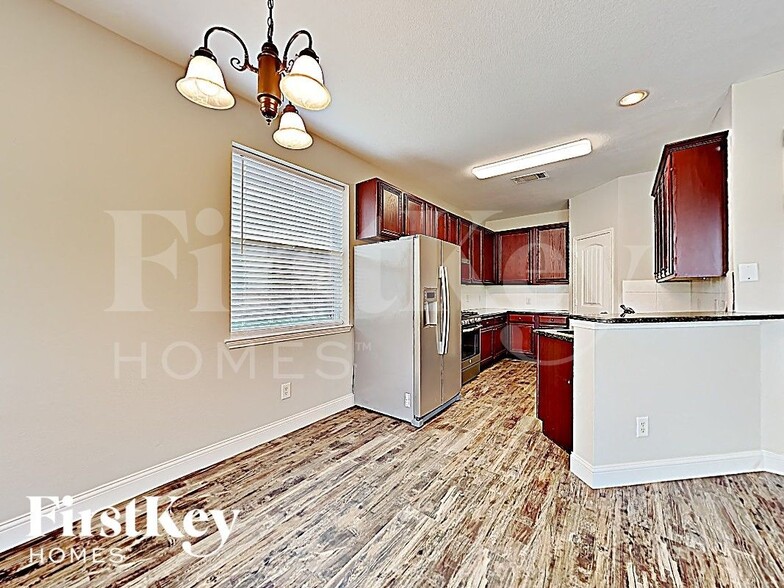 Building Photo - 3001 Wren Ln