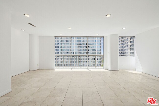 Building Photo - 10747 Wilshire Blvd