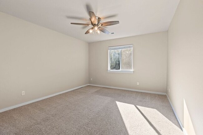 Building Photo - 15119 SW Greenfield Dr