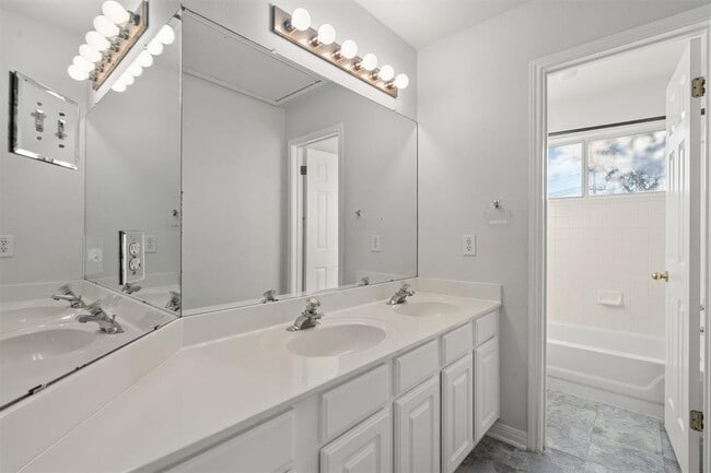 Building Photo - 803 Cashew Ln