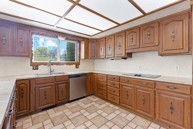 Building Photo - 4 BED 2.5 BATH HOME IN REXBURG