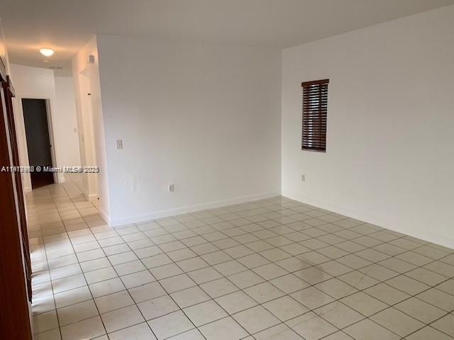 Building Photo - 367 NE 35th Ave