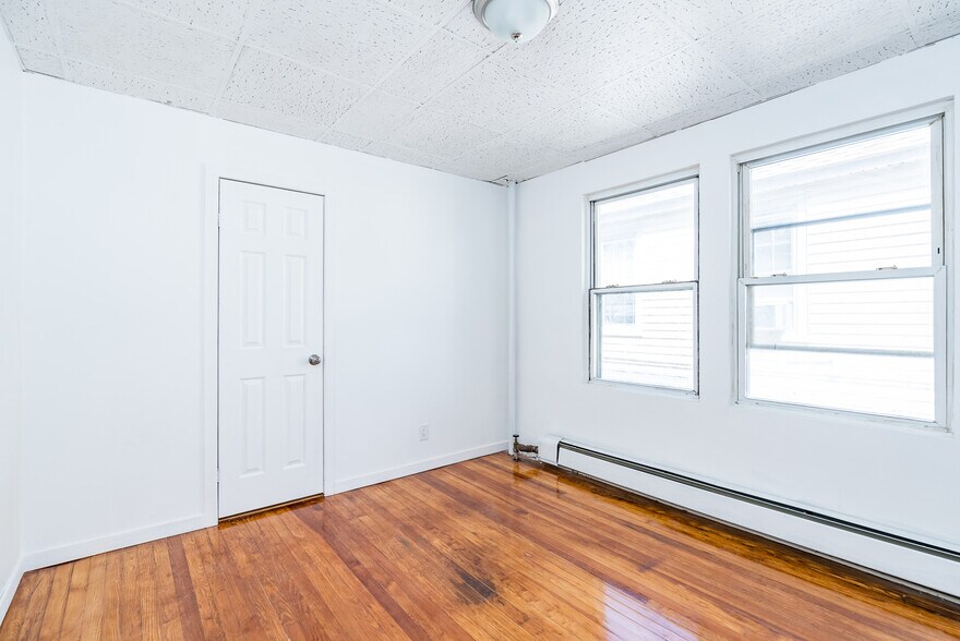 Building Photo - 832 Calhoun Ave