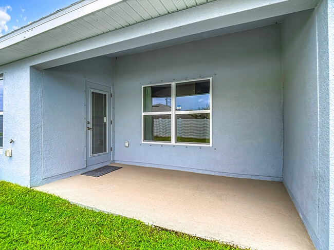 Building Photo - Welcome in to this beautiful Unfurnished -...
