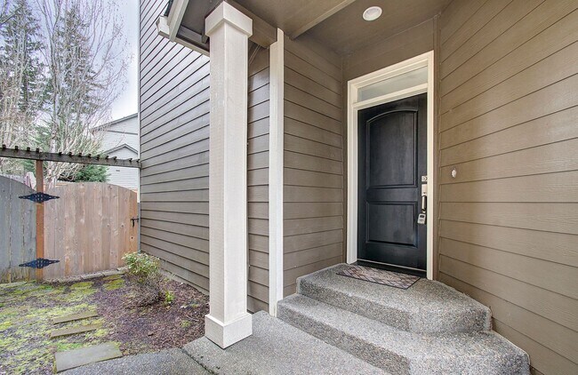 Building Photo - Beautiful 2 Story Town Home - Riverview Terrace Washougal!